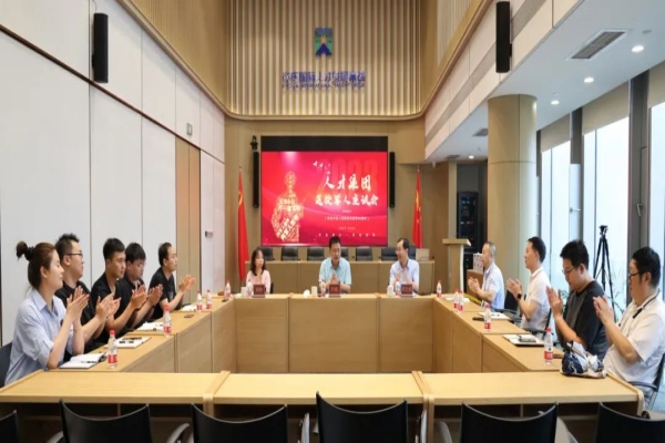亦庄亚星集团党委组织开展建军节座谈慰问活动